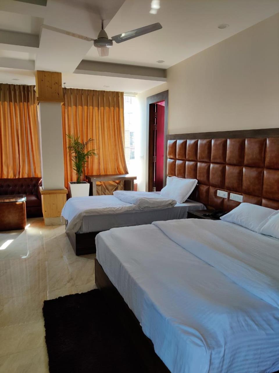 Hotel Maira Дехрадун Экстерьер фото