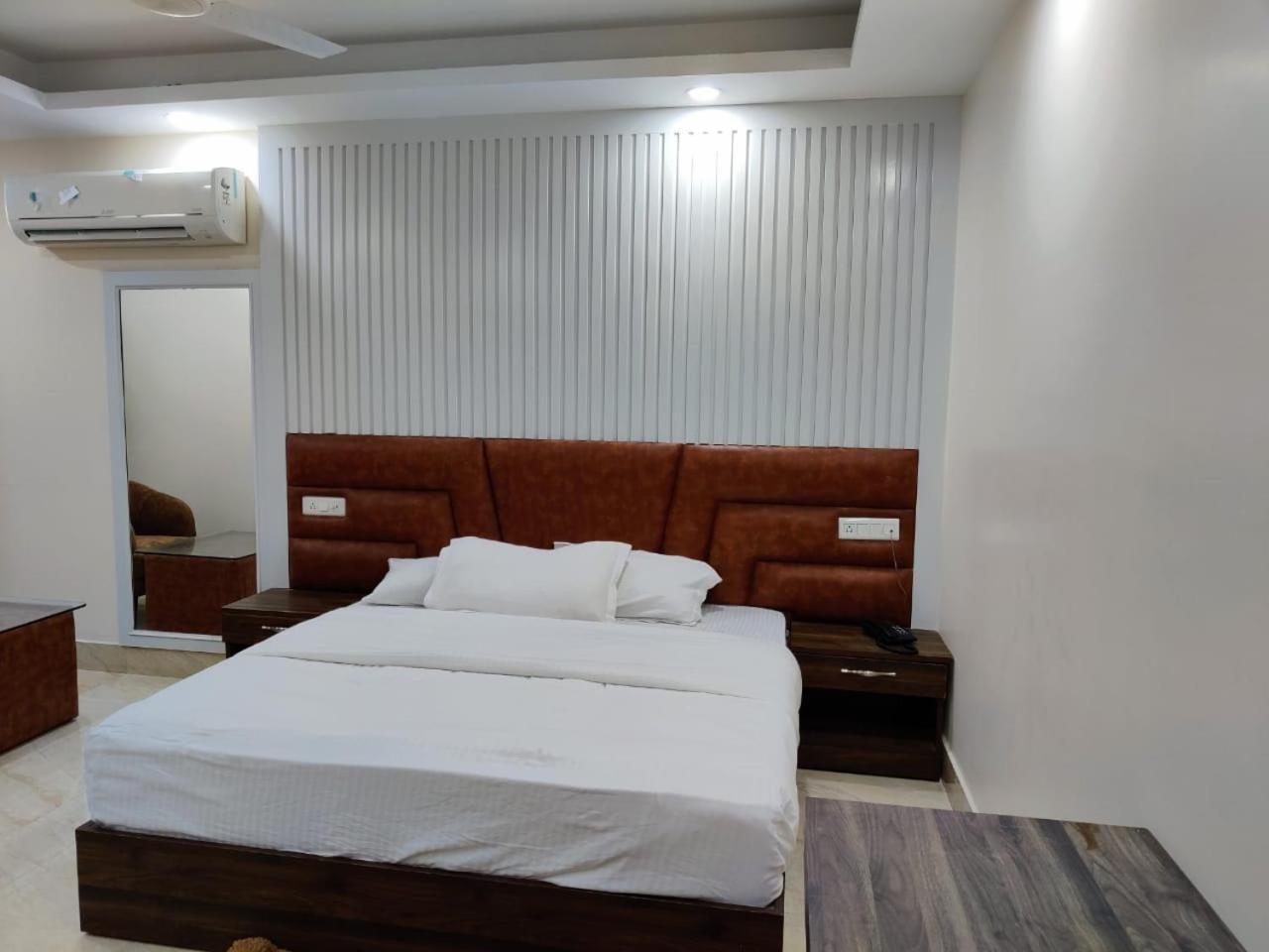 Hotel Maira Дехрадун Экстерьер фото